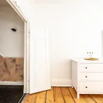 White Douplex Charm: Big Flat In The City Centre