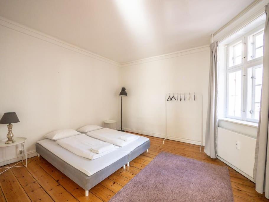 Appartement White Douplex Charm: Big Flat In The City Centre